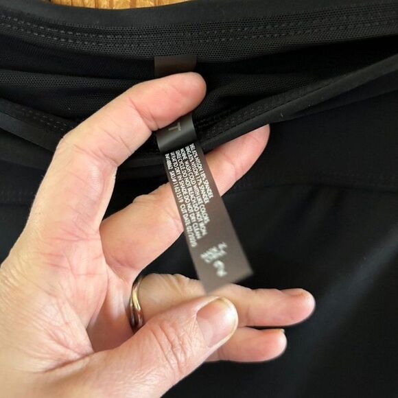 Torrid 2 Black Leggings 2X Cropped Athletic Active High-Rise Capri Swim Leggings - Picture 5 of 10